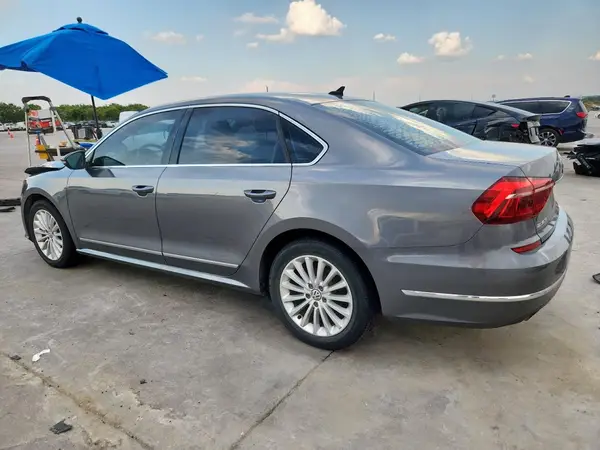 1VWBT7A37HC012249 2017 VOLKSWAGEN PASSAT - Image 2