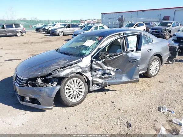 1VWBT7A37HC014907 2017 VOLKSWAGEN PASSAT - Image 2