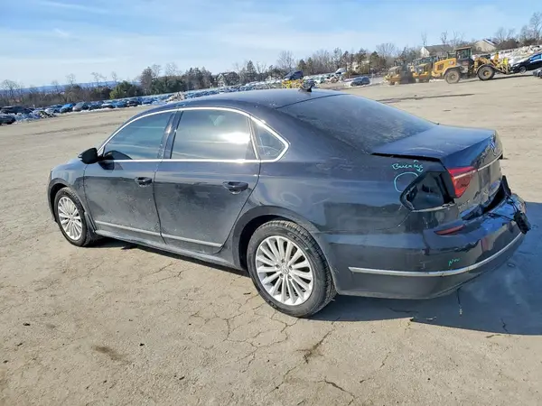 1VWBT7A37HC017077 2017 VOLKSWAGEN PASSAT - Image 2