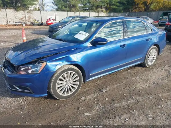 1VWBT7A37HC024207 2017 VOLKSWAGEN PASSAT - Image 2