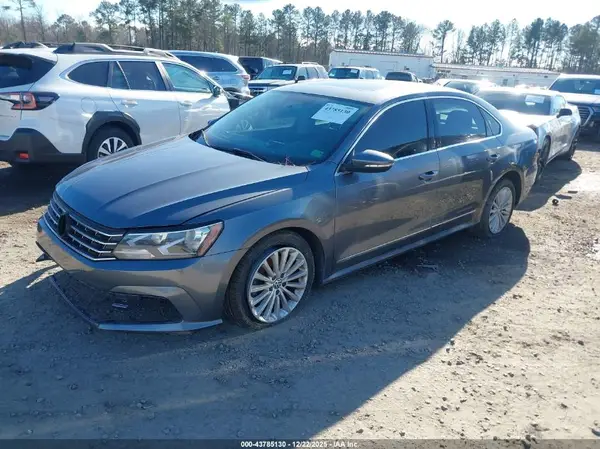 1VWBT7A37HC025163 2017 VOLKSWAGEN PASSAT - Image 2