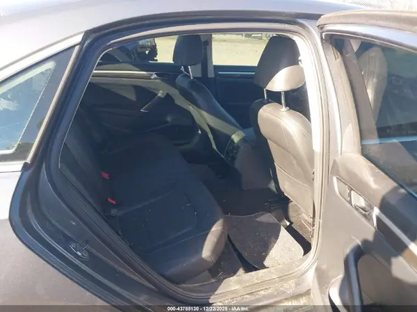 1VWBT7A37HC025163 2017 VOLKSWAGEN PASSAT - Image 8