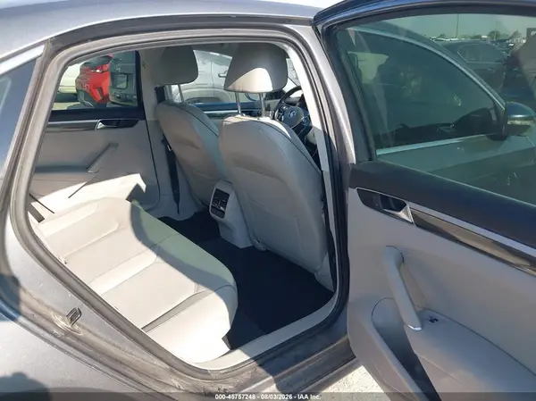 1VWBT7A37HC027740 2017 VOLKSWAGEN PASSAT - Image 8