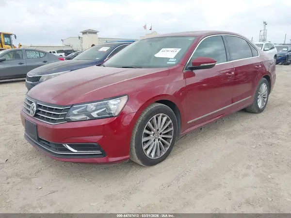 1VWBT7A37HC029326 2017 VOLKSWAGEN PASSAT - Image 2