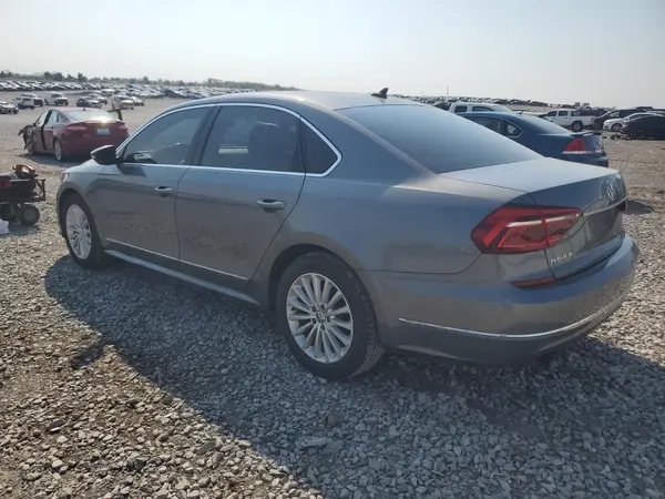 1VWBT7A37HC029892 2017 VOLKSWAGEN PASSAT - Image 2