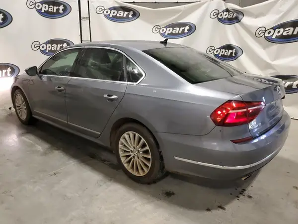 1VWBT7A37HC030427 2017 VOLKSWAGEN PASSAT - Image 2