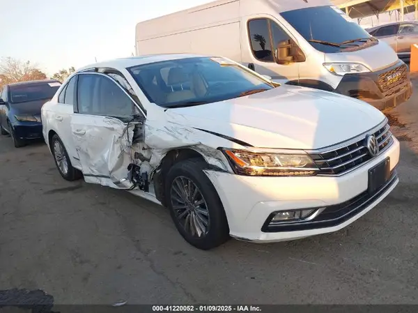 1VWBT7A37HC036535 2017 VOLKSWAGEN PASSAT - Image 1