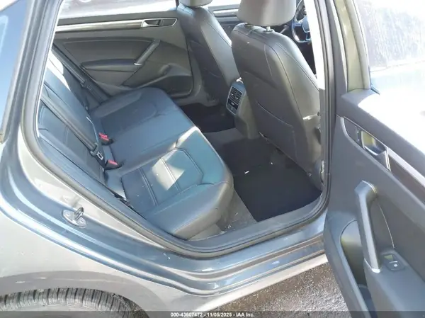 1VWBT7A37HC038043 2017 VOLKSWAGEN PASSAT - Image 8
