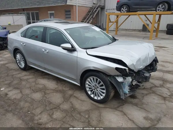 1VWBT7A37HC039306 2017 VOLKSWAGEN PASSAT - Image 1
