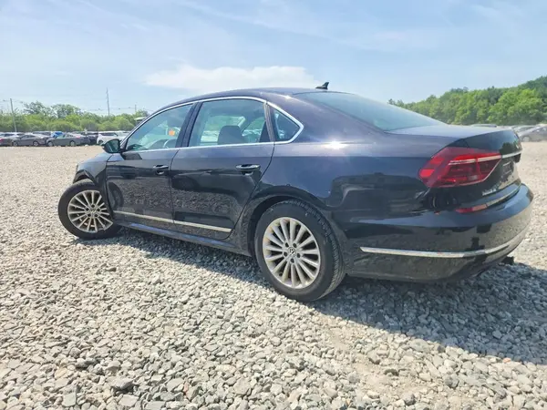 1VWBT7A37HC044330 2017 VOLKSWAGEN PASSAT - Image 2