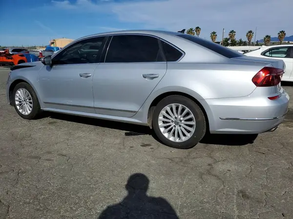 1VWBT7A37HC044358 2017 VOLKSWAGEN PASSAT - Image 2