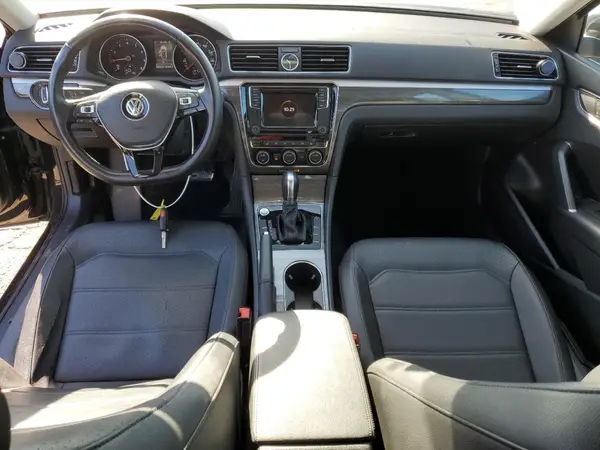 1VWBT7A37HC050774 2017 VOLKSWAGEN PASSAT - Image 8