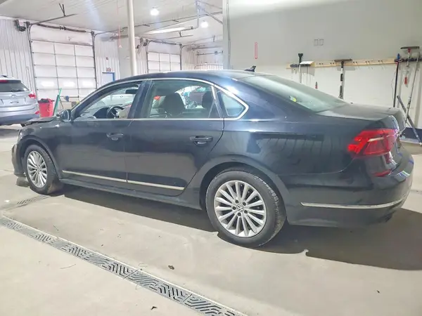 1VWBT7A37HC053948 2017 VOLKSWAGEN PASSAT - Image 2