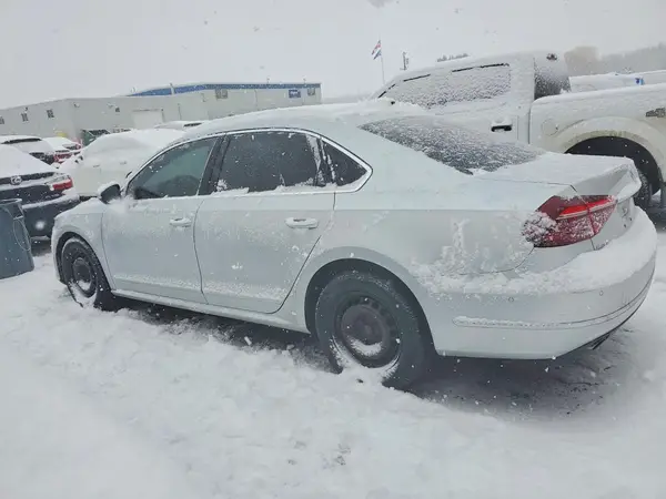 1VWBT7A37HC054887 2017 VOLKSWAGEN PASSAT - Image 2