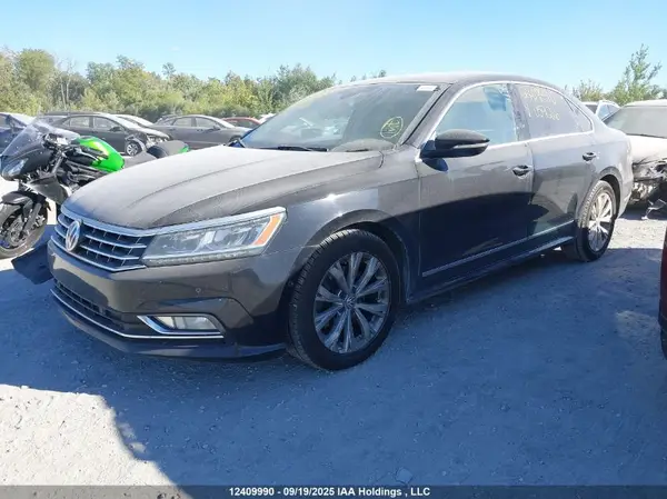 1VWBT7A37HC059216 2017 VOLKSWAGEN PASSAT - Image 2