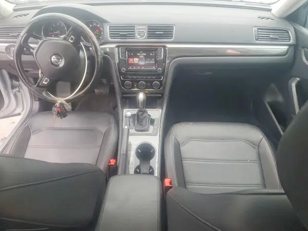 1VWBT7A37HC061306 2017 VOLKSWAGEN PASSAT - Image 8