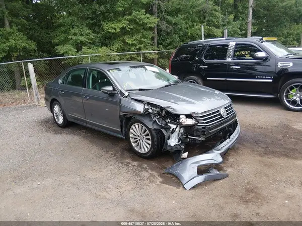 1VWBT7A37HC061354 2017 VOLKSWAGEN PASSAT - Image 1