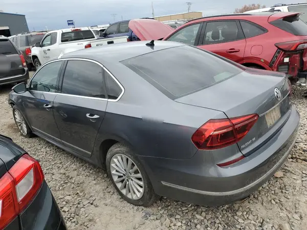 1VWBT7A37HC063248 2017 VOLKSWAGEN PASSAT - Image 2