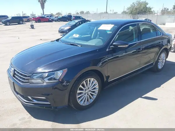 1VWBT7A37HC063704 2017 VOLKSWAGEN PASSAT - Image 2