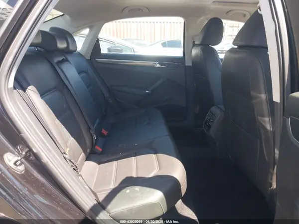 1VWBT7A37HC063704 2017 VOLKSWAGEN PASSAT - Image 8
