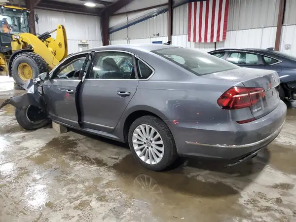 1VWBT7A37HC065467 2017 VOLKSWAGEN PASSAT - Image 2