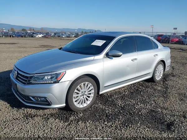 1VWBT7A37HC074301 2017 VOLKSWAGEN PASSAT - Image 2