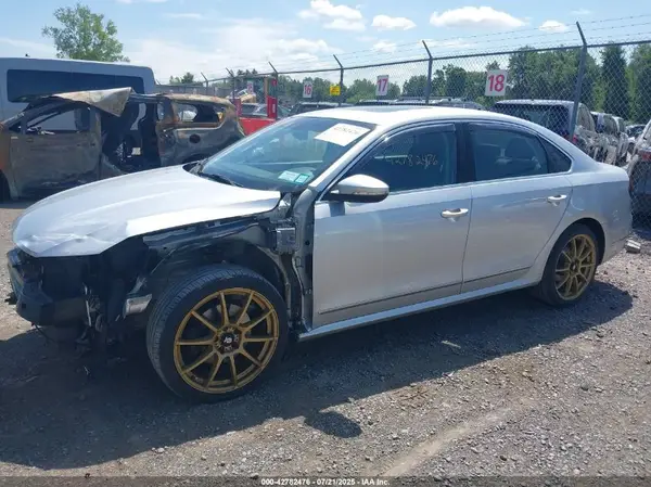 1VWBT7A37HC076355 2017 VOLKSWAGEN PASSAT - Image 2