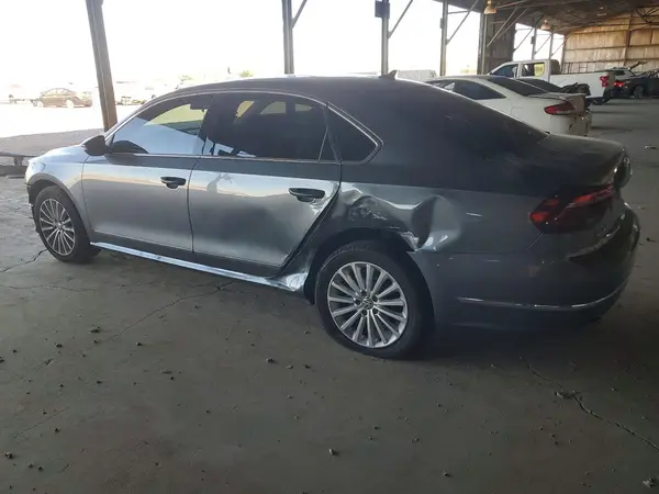 1VWBT7A37HC082401 2017 VOLKSWAGEN PASSAT - Image 2