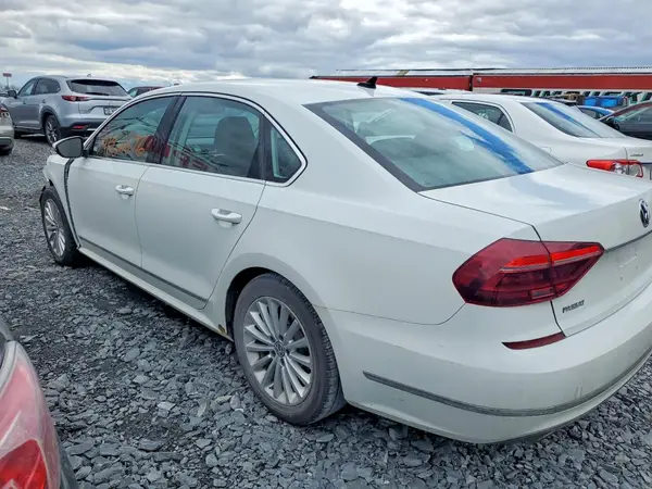 1VWBT7A37HC082883 2017 VOLKSWAGEN PASSAT - Image 2