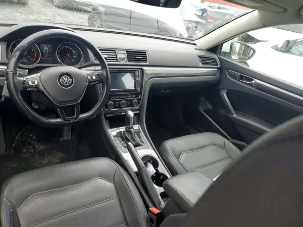 1VWBT7A37HC082883 2017 VOLKSWAGEN PASSAT - Image 8