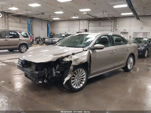 1VWBT7A38GC016342 2016 VOLKSWAGEN PASSAT - Image 2