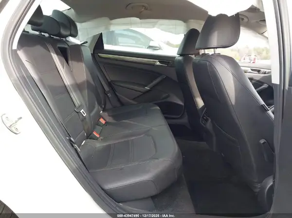 1VWBT7A38GC024232 2016 VOLKSWAGEN PASSAT - Image 8