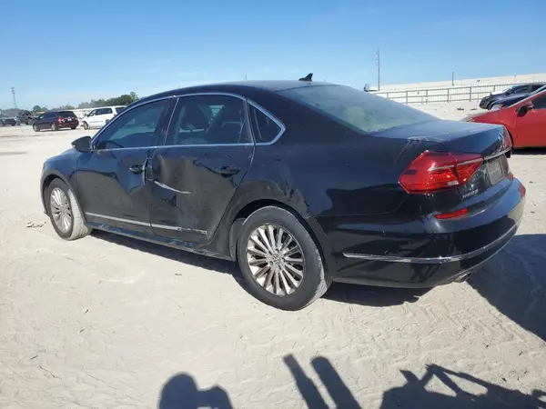 1VWBT7A38GC025901 2016 VOLKSWAGEN PASSAT - Image 2