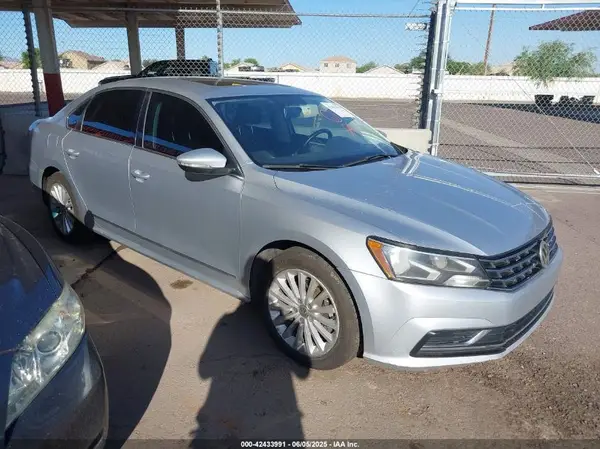 1VWBT7A38GC032654 2016 VOLKSWAGEN PASSAT - Image 1