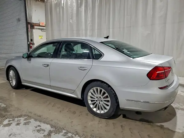 1VWBT7A38GC033898 2016 VOLKSWAGEN PASSAT - Image 2