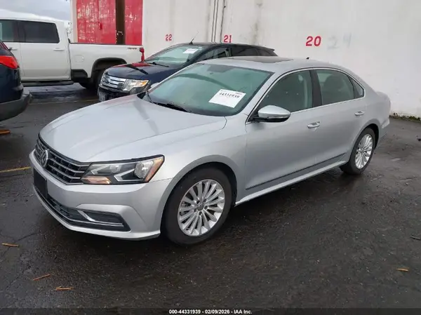 1VWBT7A38GC039667 2016 VOLKSWAGEN PASSAT - Image 2