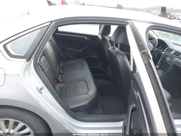 1VWBT7A38GC039667 2016 VOLKSWAGEN PASSAT - Image 8