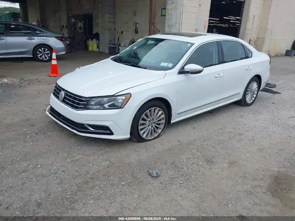 1VWBT7A38GC054119 2016 VOLKSWAGEN PASSAT - Image 2