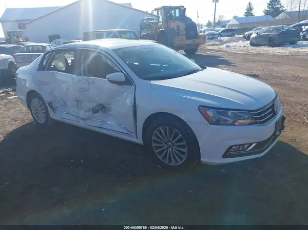 1VWBT7A38GC063807 2016 VOLKSWAGEN PASSAT - Image 1