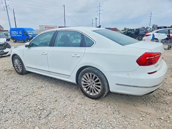 1VWBT7A38GC066478 2016 VOLKSWAGEN PASSAT - Image 2