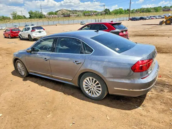 1VWBT7A38GC068893 2016 VOLKSWAGEN PASSAT - Image 2