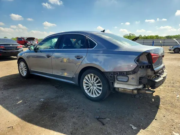 1VWBT7A38HC005195 2017 VOLKSWAGEN PASSAT - Image 2