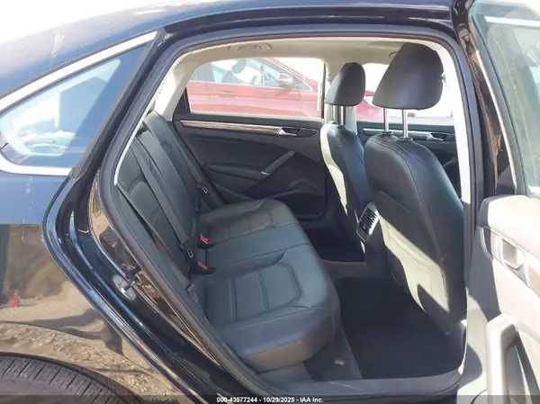 1VWBT7A38HC010462 2017 VOLKSWAGEN PASSAT - Image 8