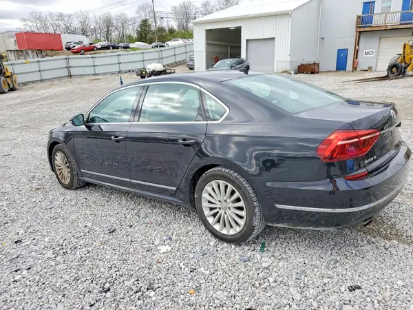1VWBT7A38HC013619 2017 VOLKSWAGEN PASSAT - Image 2