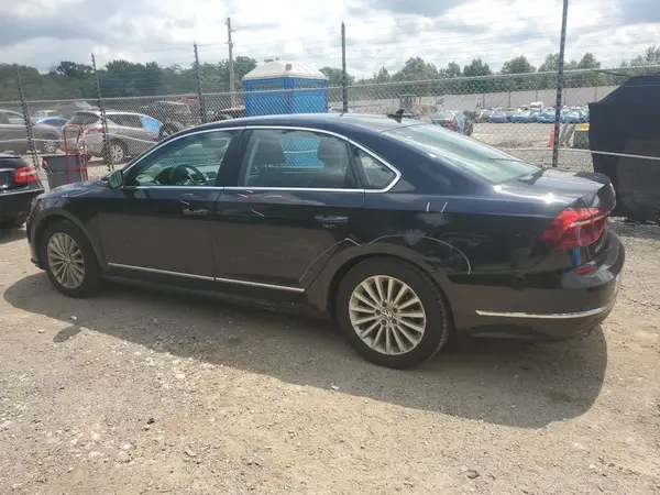1VWBT7A38HC019307 2017 VOLKSWAGEN PASSAT - Image 2
