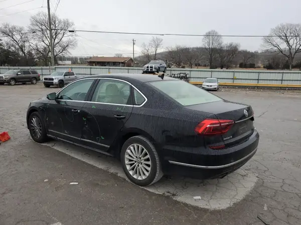 1VWBT7A38HC034972 2017 VOLKSWAGEN PASSAT - Image 2