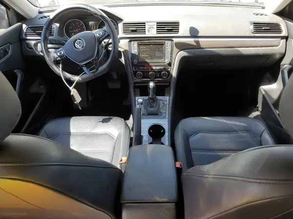 1VWBT7A38HC035670 2017 VOLKSWAGEN PASSAT - Image 8