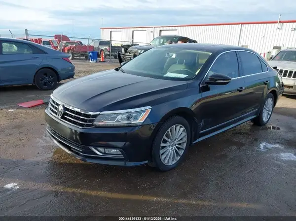 1VWBT7A38HC036396 2017 VOLKSWAGEN PASSAT - Image 2