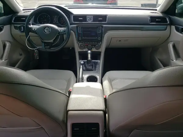 1VWBT7A38HC036950 2017 VOLKSWAGEN PASSAT - Image 8