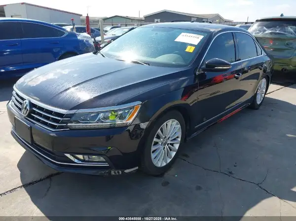1VWBT7A38HC046667 2017 VOLKSWAGEN PASSAT - Image 2